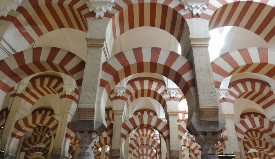 Een woud van zuilen in Mezquita Cordoba