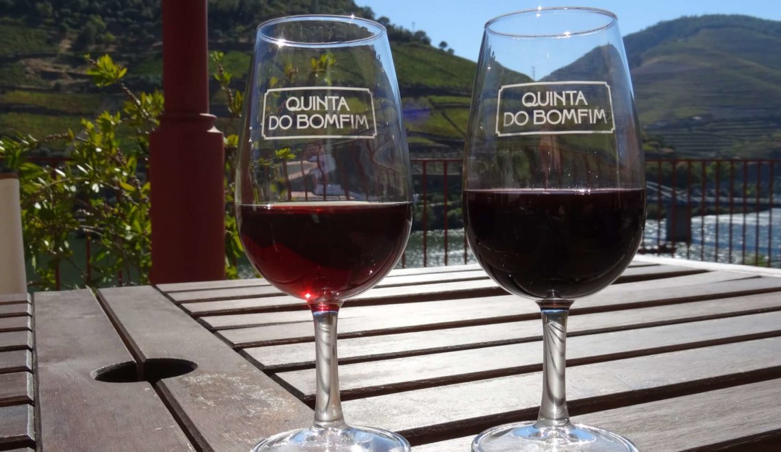 Twee glazen port van Quinta de