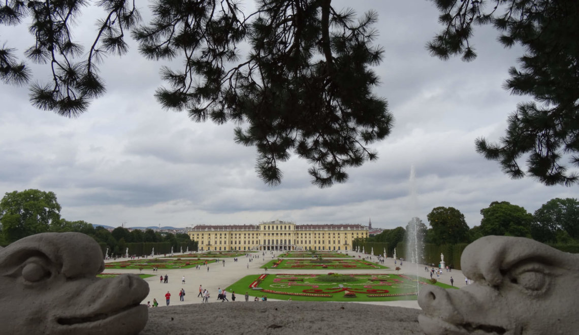 Schönbrunn tussen twee drakenkoppen